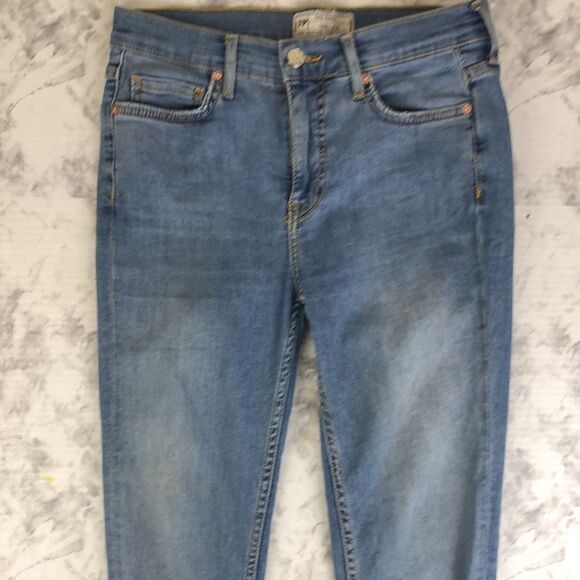 Urban Outfitters Free People High Rise Busted Knee Skinny Fit Blue Jeans - W 26 - Picture 3 of 15